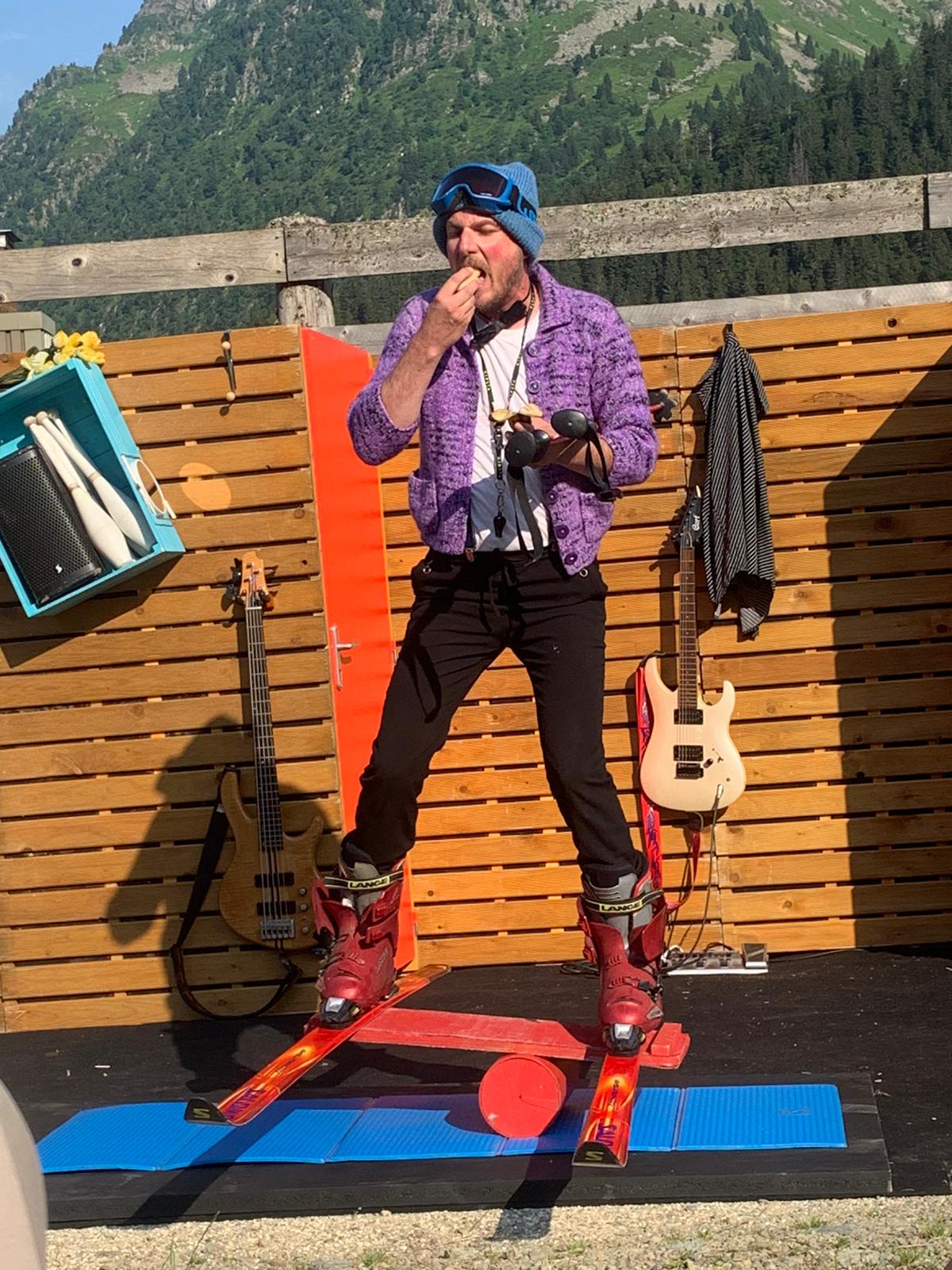 Spectacle extérieur avec jonglage et musique