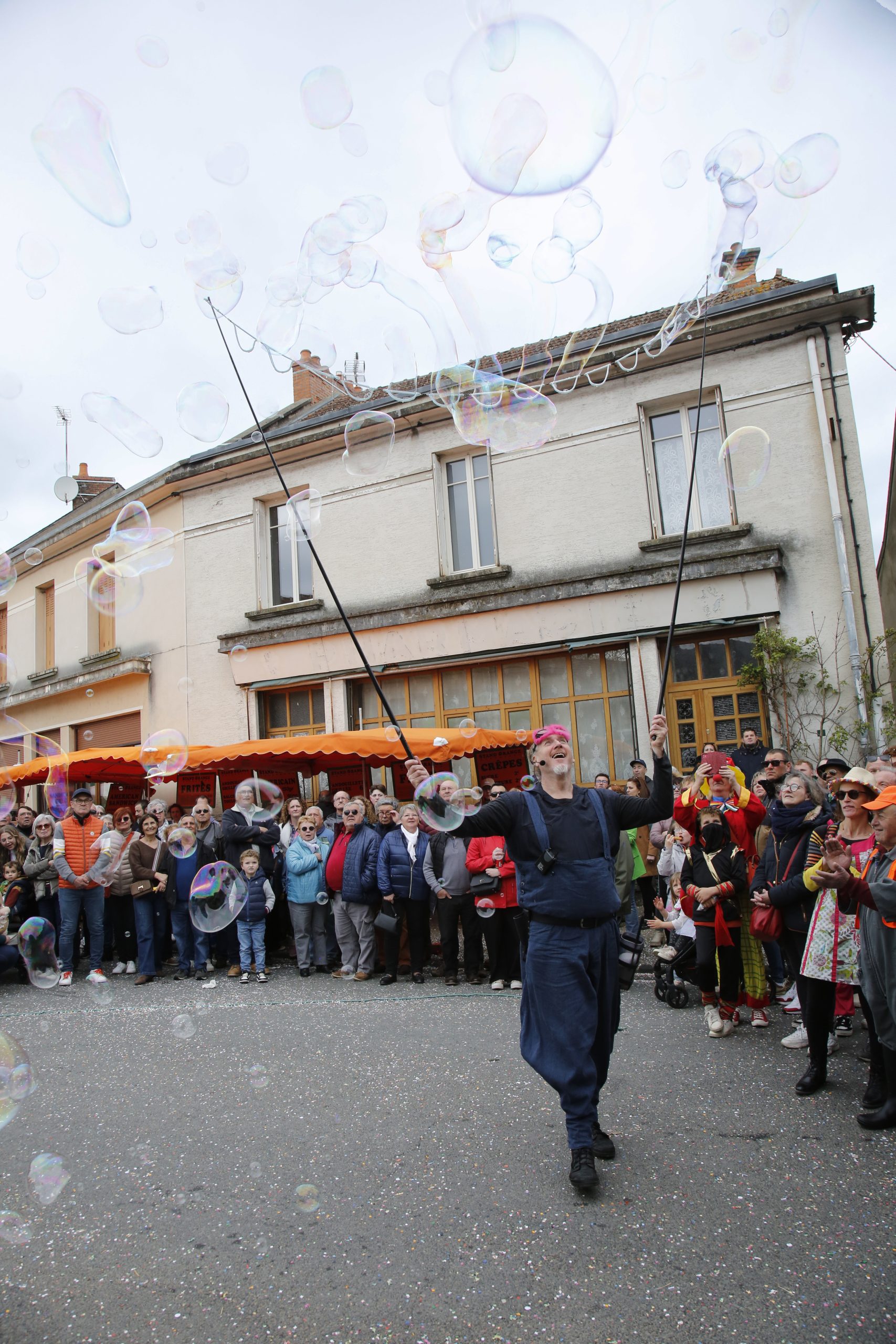 Spectacle de bulles en espace public pour festival