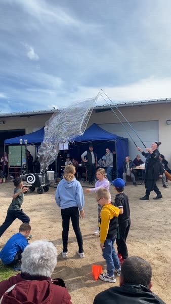 Spectacle de rue avec bulles géantes pour tout public