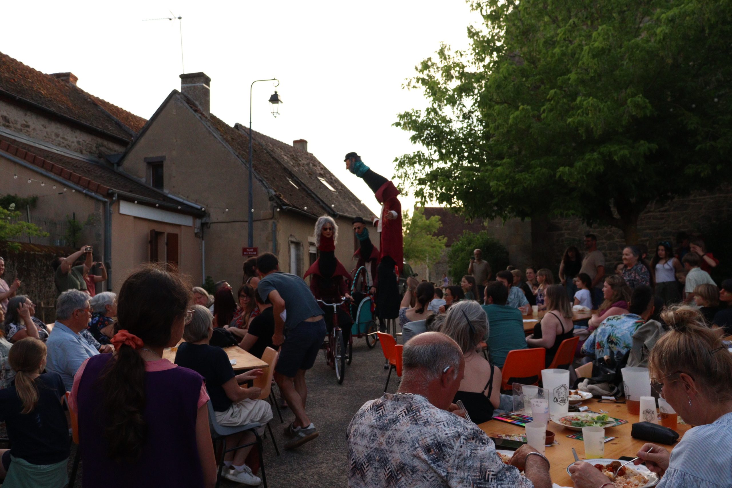 Spectacle de rue avec cirque, humour et jonglage