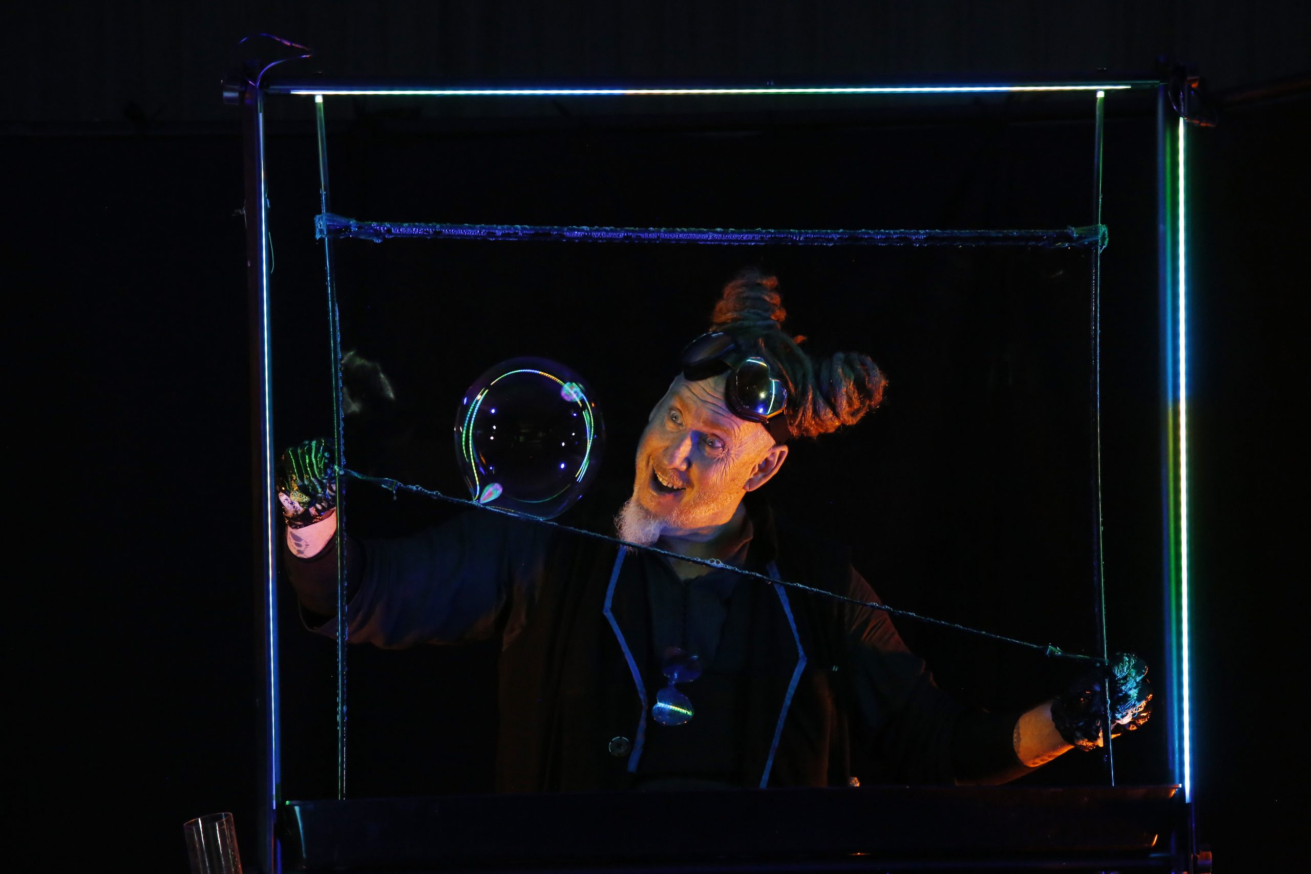 Spectacles vivants à programmer : BullÔsphères, spectacle de bulles en salle