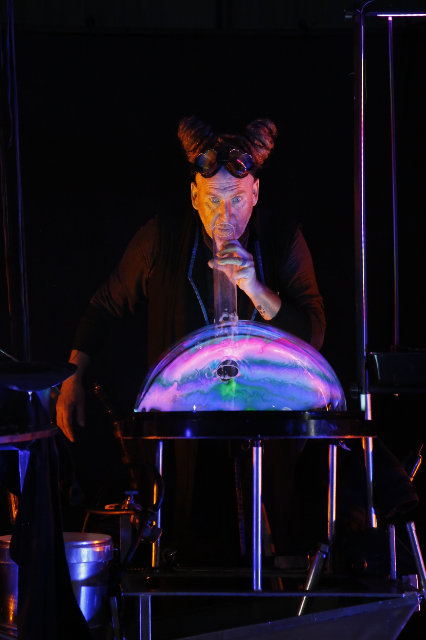 Spectacle de bulles en salle avec The Cosmic Joker
