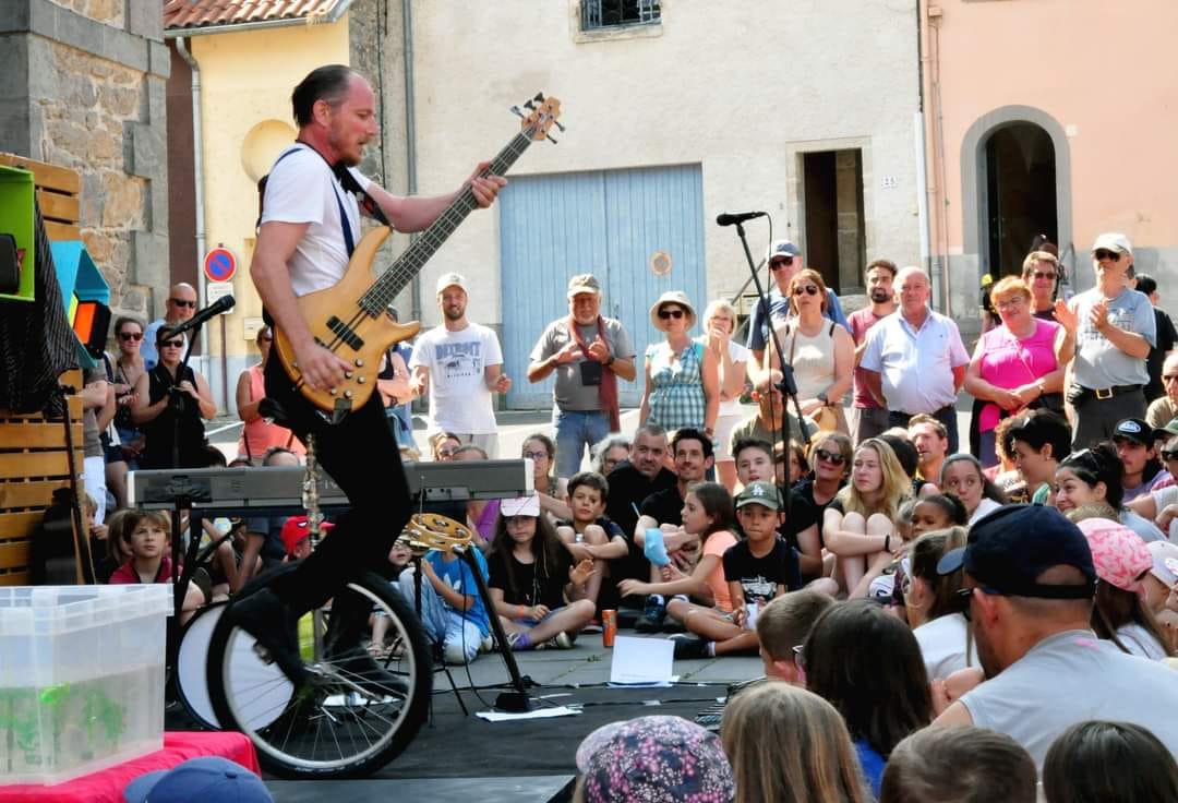 Sly The Nice, musique et monocycle en espace public