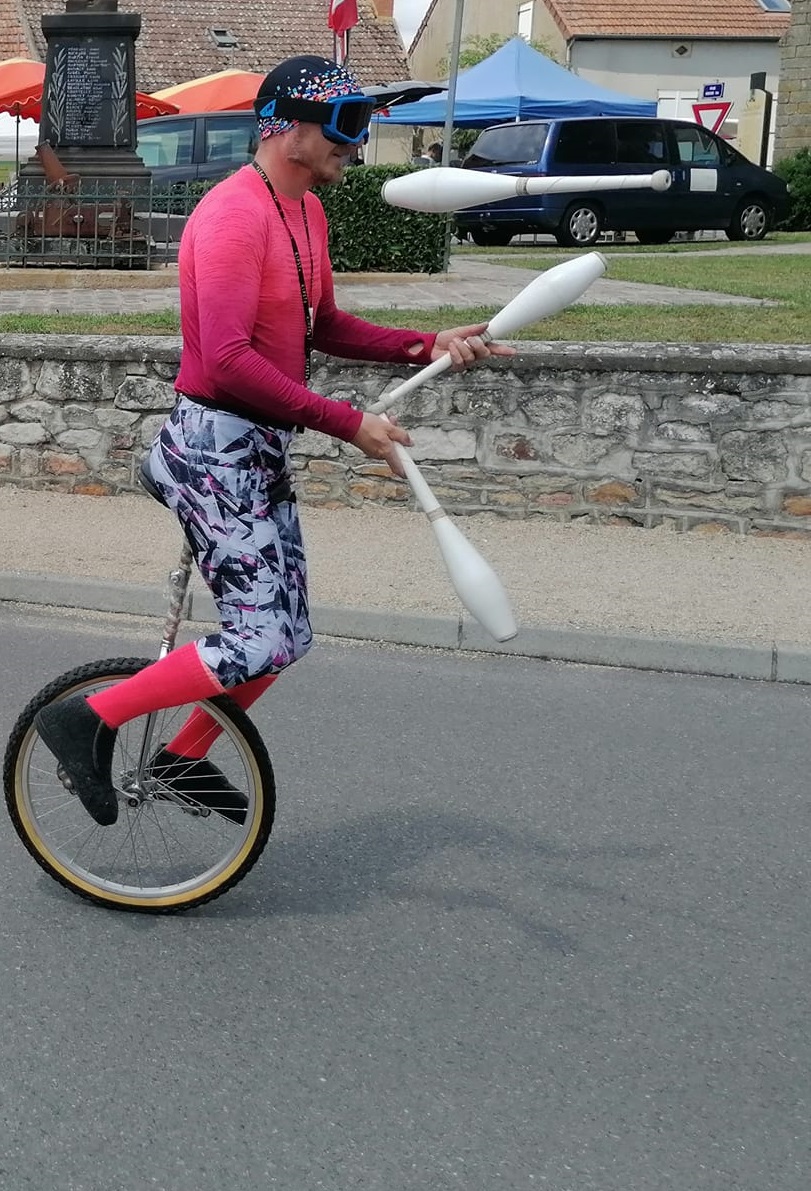 Sly The Nice, spectacle de rue avec monocycle